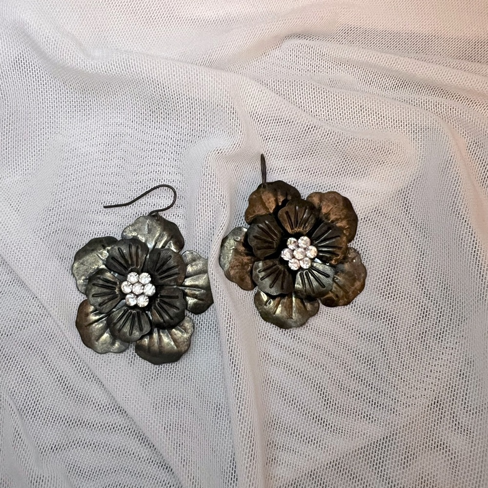 Metal earring